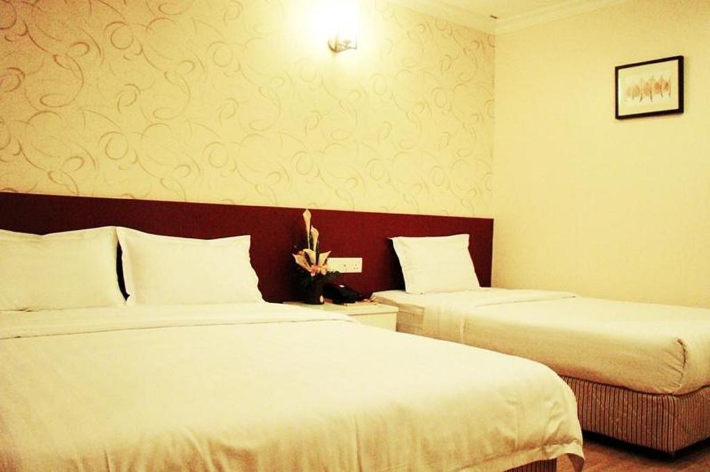 Adel Hotel Putatan Номер фото