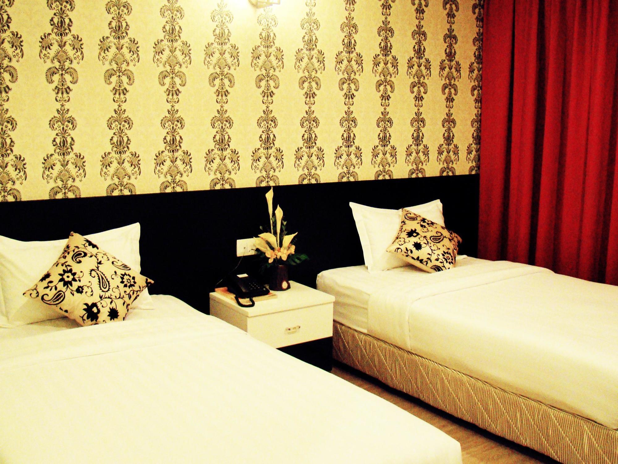 Adel Hotel Putatan Экстерьер фото