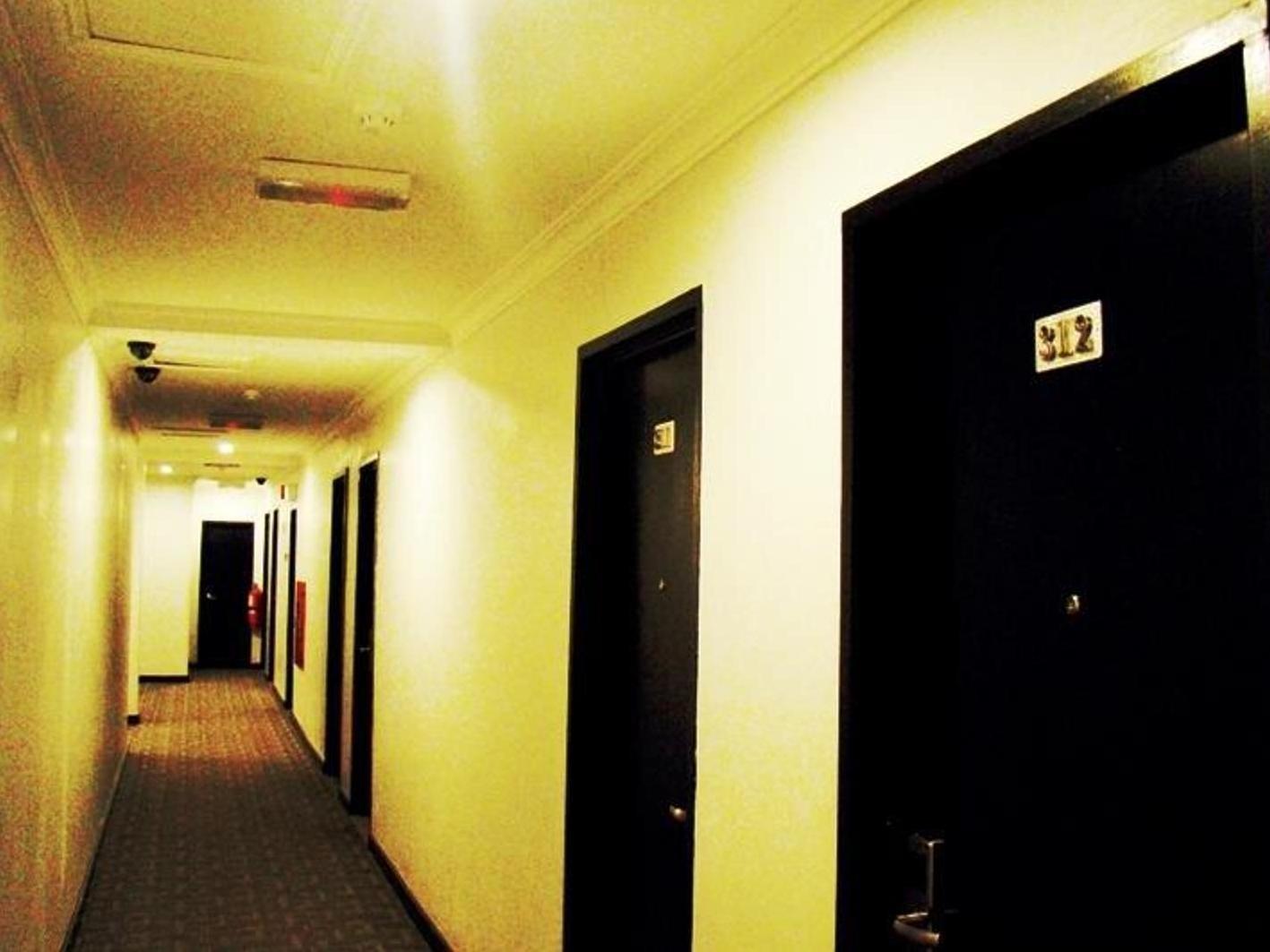 Adel Hotel Putatan Экстерьер фото