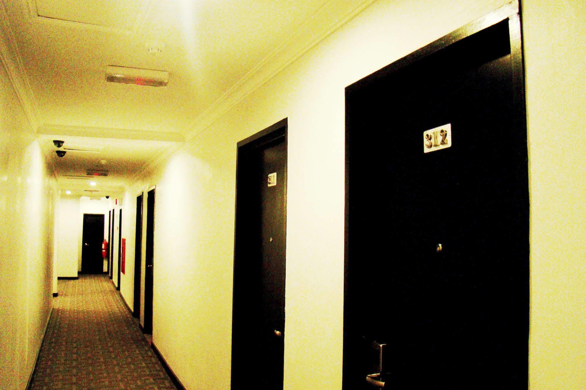 Adel Hotel Putatan Экстерьер фото